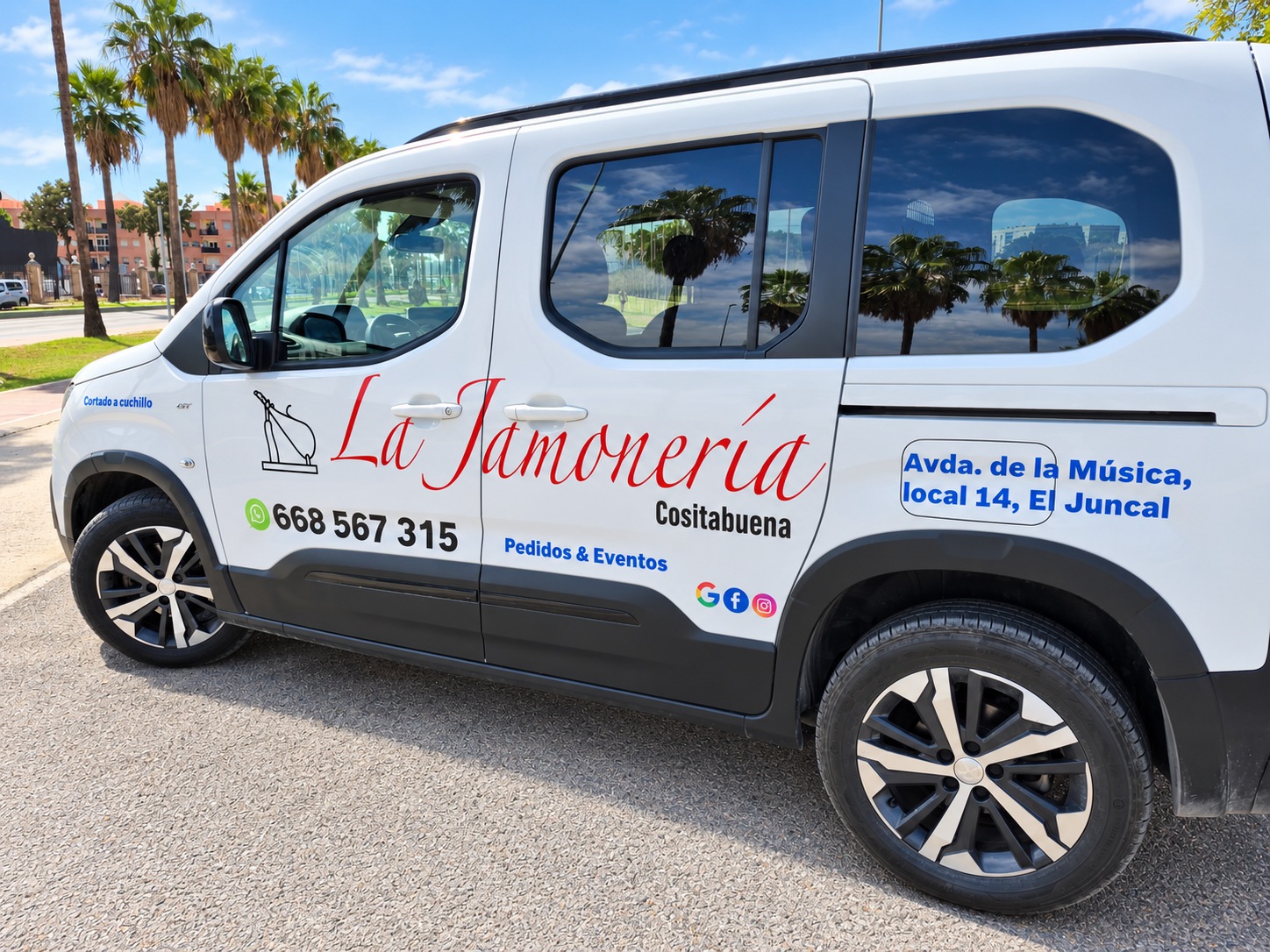Furgoneta de La Jamonería Cositabuena para entregas locales y eventos
